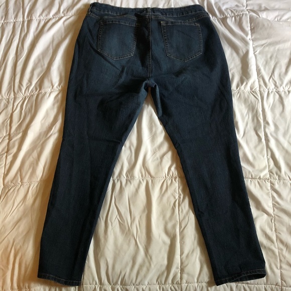Torrid Dark Wash Skinny Jeans 18s - Picture 2 of 3
